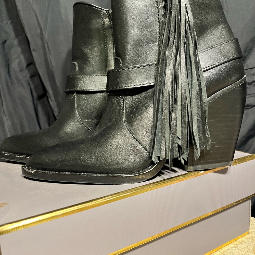 7M Black Genuine Leather Gianni Bini